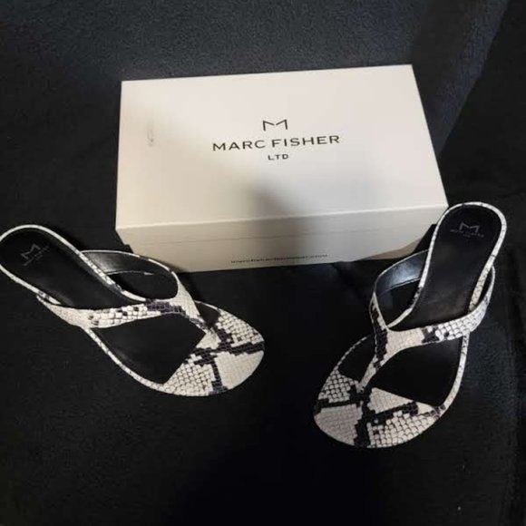 BRAND NEW INBOX MARC FISHER Size 10 Snake SANDALS - Picture 1 of 2